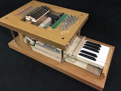 O-9/35-V1° Action model grand 13 key's